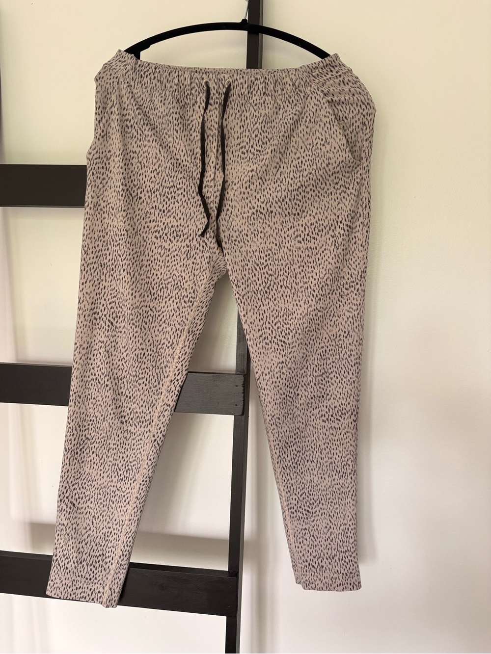 Lululemon Jet Crop Joggers in Leopard Print Casual Drawstring